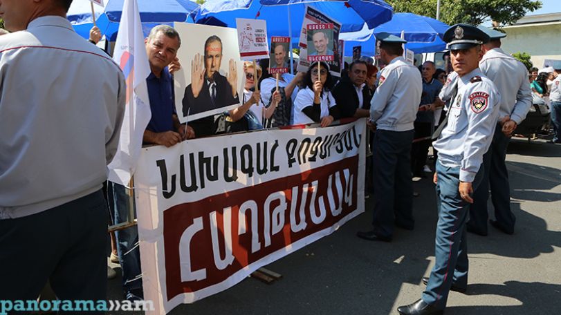 Kocharyan supporters, critics protest outside Yerevan court