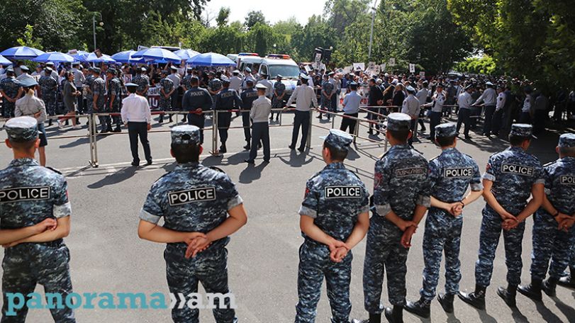 Two citizens taken to police following the encounter between ex-president Kocharyan’s supporters and opponents