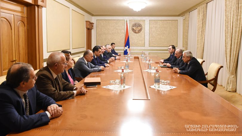 Бако Саакян принял делегацию Ереванского государственного медицинского университета