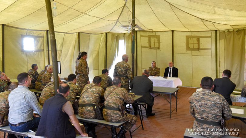 Artsakh president held consultation at the Defense Army’s mobilization control point