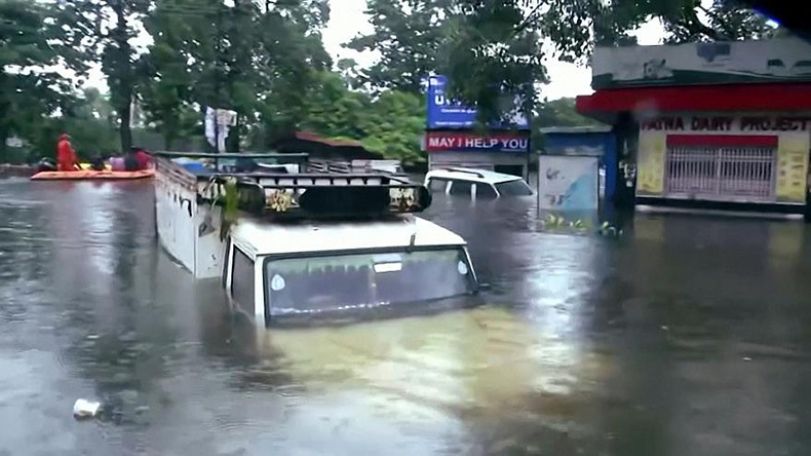 Наводнения в Индии: вода не отступает