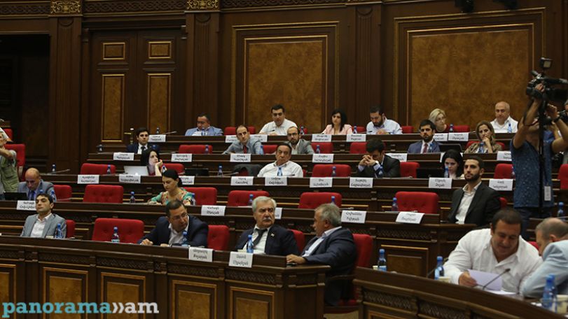 Armenia parliament OKs raising minimum salary to 68,000 drams