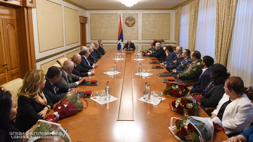 Բակո Սահակյանը պարգևատրումներ է արել