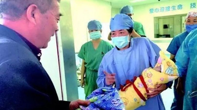 В Китае родила 67-летняя женщина