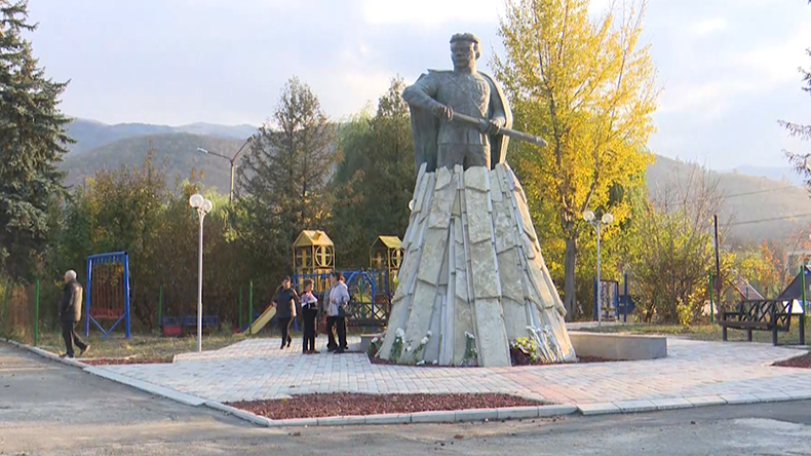 Народ гордится полководцем Андраником, но не его памятником