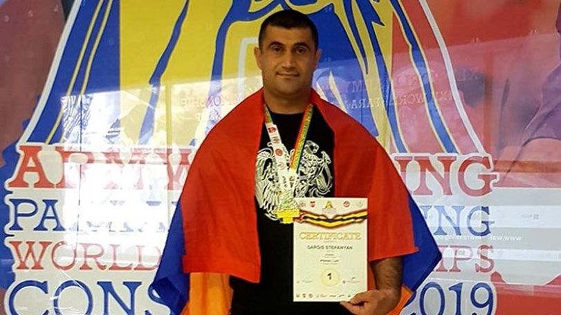 Майор ВС Армении Саргис Степанян завоевал золотую медаль на чемпионате мира по армрестлингу