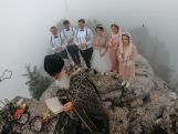 Свадебный экстрим в Грузии: пара обвенчалась на высоте 1500 метров над уровнем моря