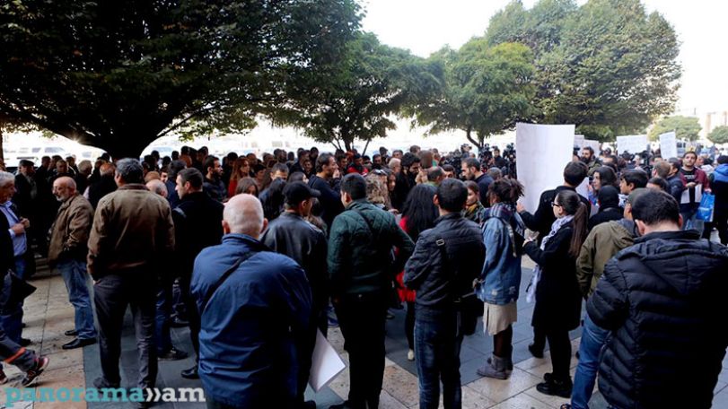 Նստացույց ԿԳՍՄ նախարարության առջև