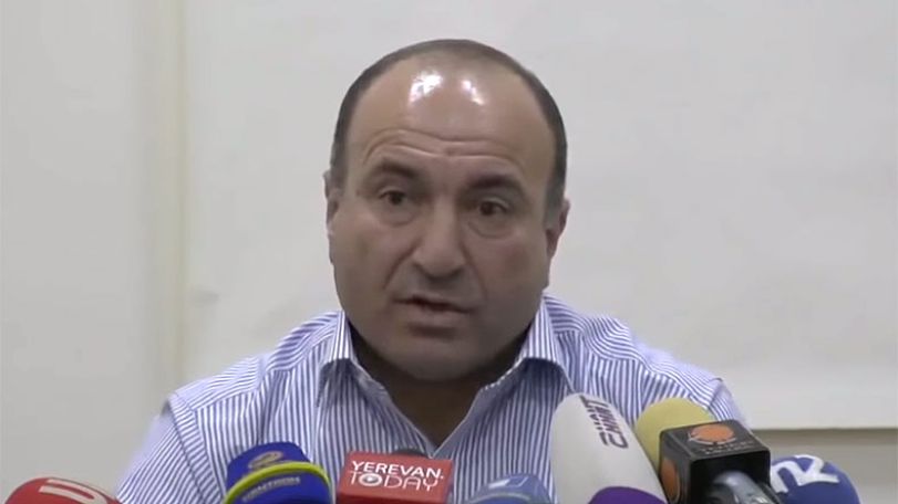 Տարոն Տոնոյան. Եթե Արայիկ Հարությունյանը դաստիարակված է, թող ներողություն խնդրի