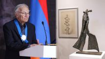 С повестки заседания Совета старейшин Еревана снят вопрос об установке скульптуры Чакмакчяна «Идущий человек»