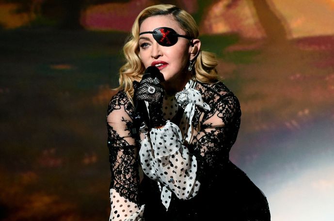Madonna cancels shows amid 'overwhelming pain'