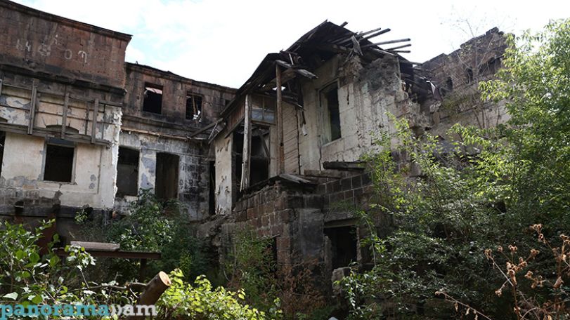 Around 2200 families in Spitak still live in temporary shelters