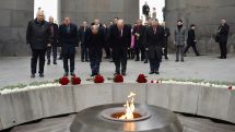 Armenian leaders pay tribute to Genocide victims at Tsitsernakaberd