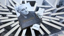 Армянскому читателю представлена новая книга легендарного шансонье Шарля Азнавура