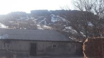 Համապատասխան տեխնիկա ու միջոցներ չկան. պատկան մարմինների պատասխանը տան փլուզման խնդրի առաջ կանգնած բնակիչներին (լուսանկարներ)