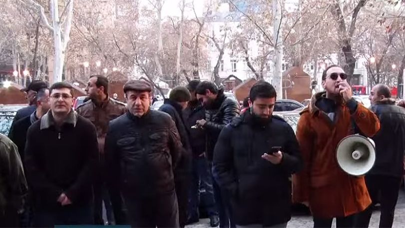 Сторонники Армена Тавадяна провели акцию у здания Генпрокуратуры Армении с требованием освободить его