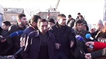 Сотрудники роддома города Егвард в Армении проводят акцию протеста