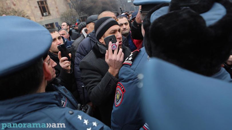 Фермеры вновь проводят акцию протеста у здания правительства
