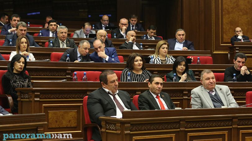 Armenian parliament unanimously passes bill on military suicides