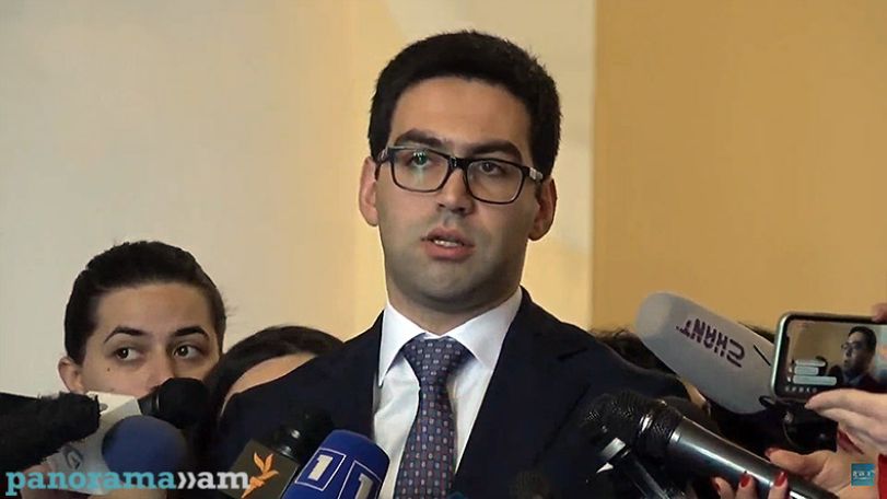 Отказывающимся от досрочного выхода на пенсию судьям КС Армении Бадасян «поможет» новыми конституционными изменениями