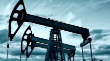 Мировые цены на нефть растут после снижения в понедельник до минимумом более чем за год