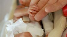 Российские врачи спасли недоношенного младенца весом в 495 граммов