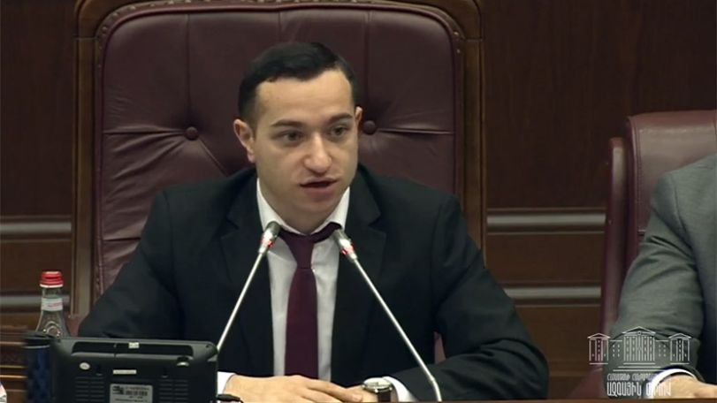 Մեկ օրում լսումներին մասնակցելու համար ստացված 600 հայտերը հանձնաժողովին ստիպել է դադարեցնել գրանցումները