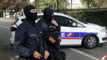 Man holds pregnant wife, five children hostage in France