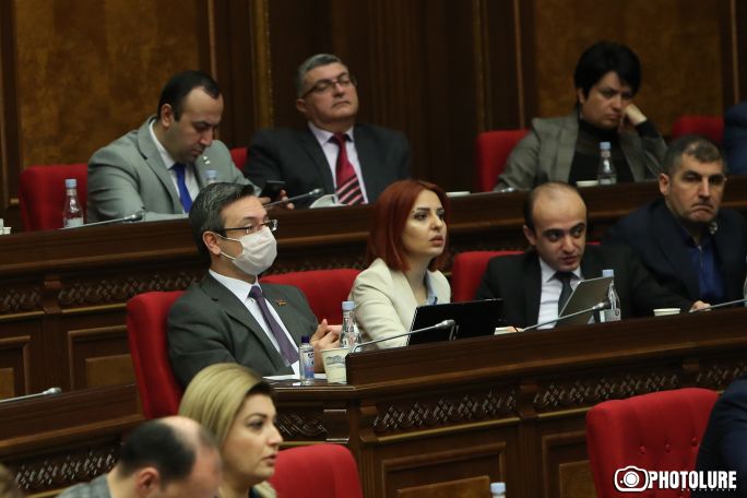 Парламент Армении во втором чтении принял закон о введении ответственности за нарушение режима самоизоляции