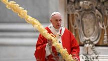 Pope: Real heroes are those who are giving themselves in order to serve others