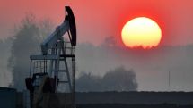 Мировые цены на нефть в среду утром растут перед встречей ОПЕК+
