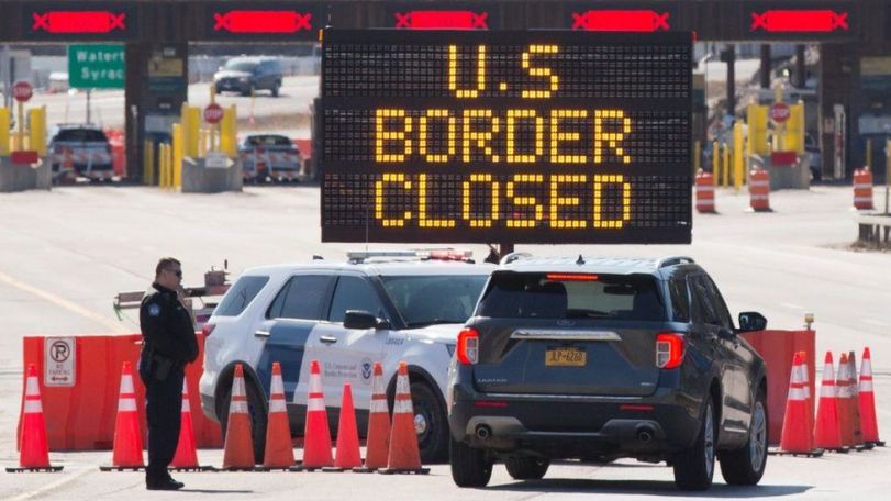 США временно запрещают грин-карты