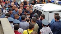Կապանում բողոքի ակցիան ավարտվեց ծափահարություններով ու տերունական աղոթքով
