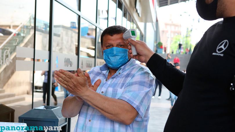 Маски действительно помогают против коронавируса. Материал ВВС