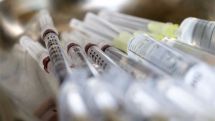 Массовая вакцинация россиян от нового коронавируса может начаться осенью