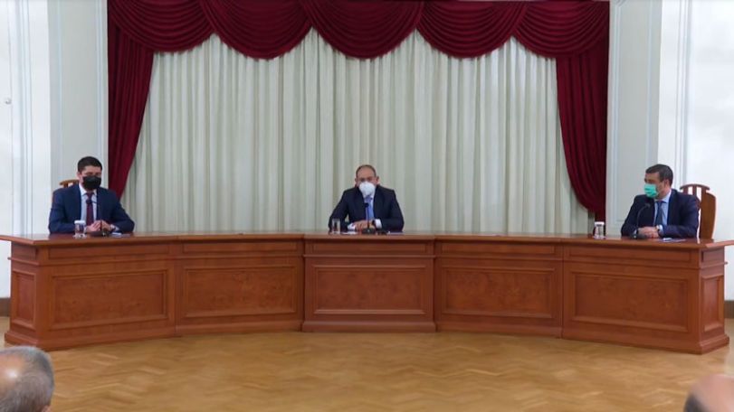 Armenian PM introduces new NSS, police chiefs to staffs