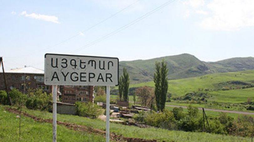 В результате открытого ВС Азербайджана огня в селе Айгепар Тавушской области Армении сгорели дома мирных жителей 