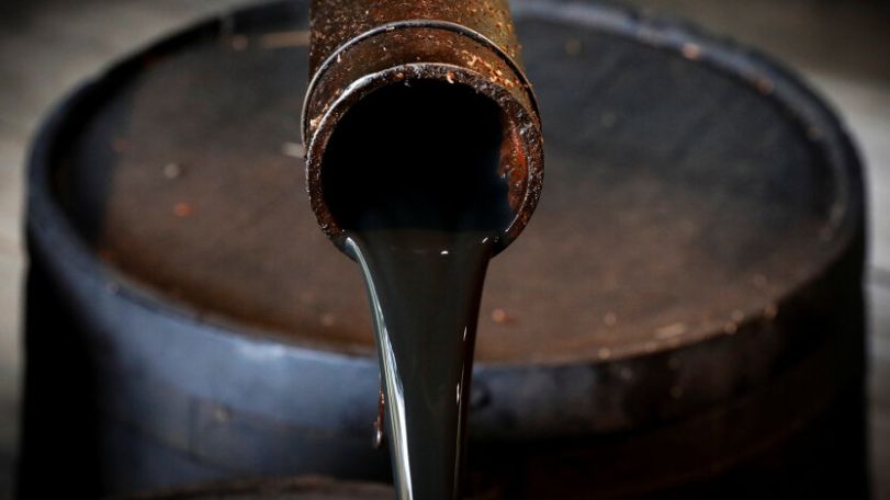 Котировки нефти в среду снижаются после уверенного роста днем ранее