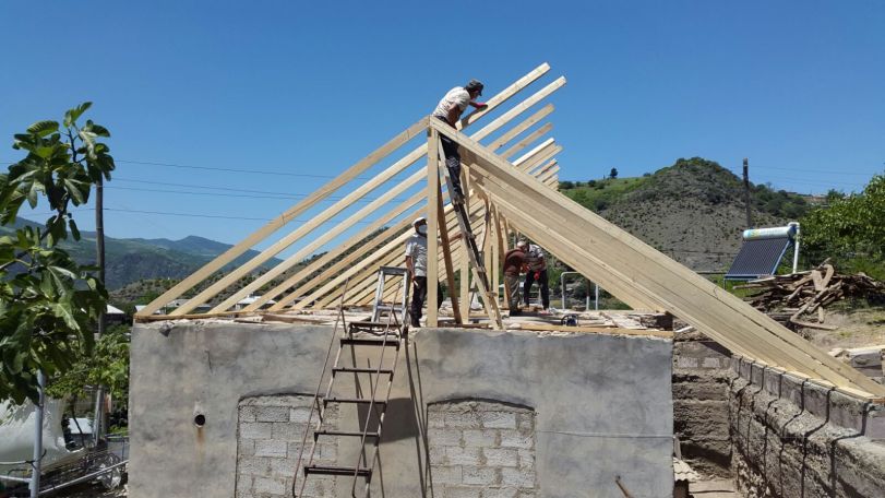 Վիվա-ՄՏՍ.Խաշթառակում մեկնարկել են խարխուլ տանիքը նորով փոխարինելու աշխատանքները