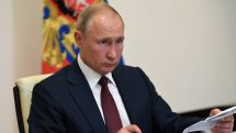 Путин заявил, что коронавирус отступает