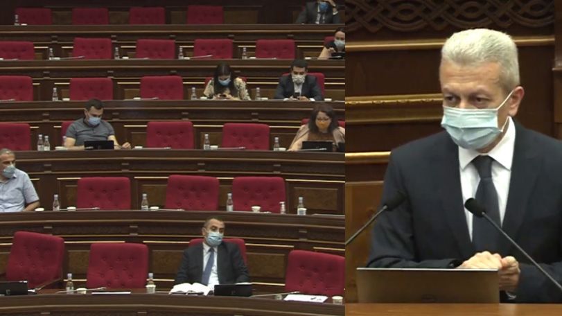 Министр финансов Армении выступил почти в пустом зале НС