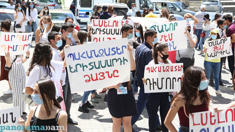 High school graduates, parents protest outside education ministry in Yerevan
