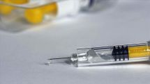 Ученый объяснил, кому нельзя вводить вакцину от коронавируса