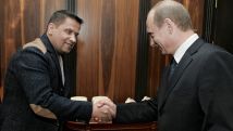 Президент РФ Путин наградил орденом солиста группы «Любэ» Расторгуева