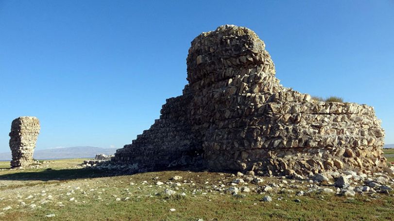 Remains of ancient Armenian fortress emerge from under Lake Van