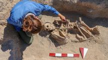 Grave of Urartian woman buried with jewelry unearthed in Van