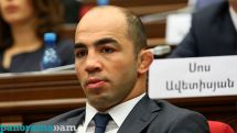 Մինչև վերջերս գրեթե նույն շրջանակները «մեղադրում» էին մանդատս չդնելու, իսկ հիմա՝ դնելու համար. Ջուլֆալակյան