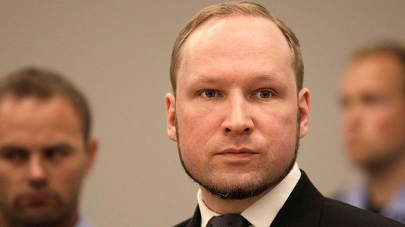Убивший 77 человек Брейвик попросил об УДО