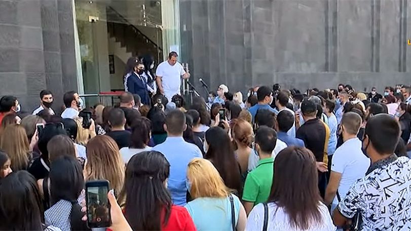 Tsarukyan urges government to give benefits to students amid pandemic