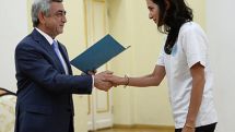 ՀՀ նախագահը` «Լույսի» կրթաթոշակառուներին. Որ երկրի քաղաքացի էլ լինեք` պարտավոր եք ապրել Հայաստանում